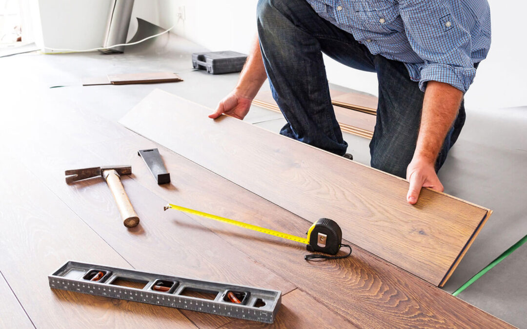 Cómo Empezar a Trabajar en Instalación de Pisos: Guía para Principiantes para Construir una Carrera Manual