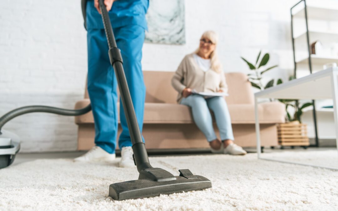 Servicios de Limpieza del Hogar Cubiertos por Medicare: Qué Está Incluido, Qué No y Cómo los Adultos Mayores Pueden Obtener Ayuda