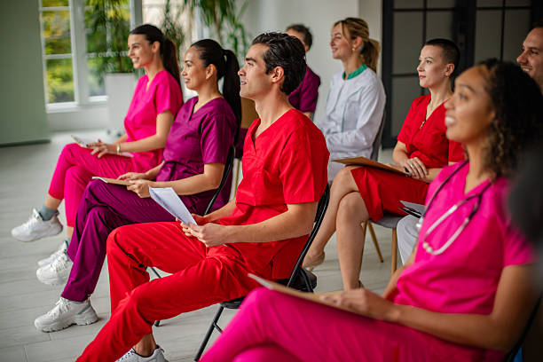 Clases de CNA: Tu Primer Paso Hacia una Carrera en el Sector Salud